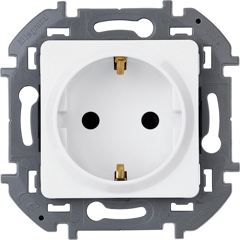 673720 Legrand Inspiria Розетка 2К+З немецкий стандарт 16А 250В белый, вид спереди